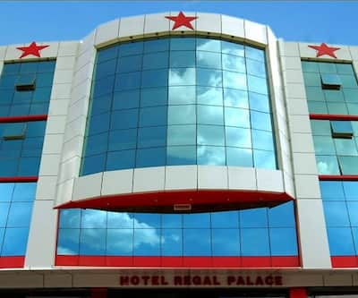 https://imgcld.yatra.com/ytimages/image/upload/t_hotel_yatra_city_desktop/v1434117585/Domestic Hotels/Hotels_Srinagar/Hotel Regal Palace/Hotel_Overview.jpg